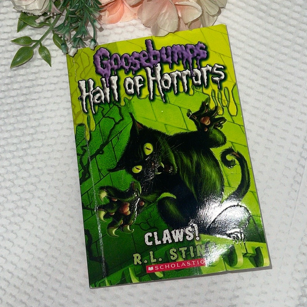2011 ~ GOOSEBUMPS - Hall Of Horros ~ CLAWS ~ Scholastic Paperback Book